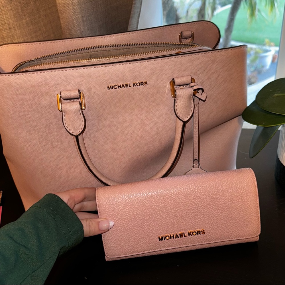Michael kors purse & wallet set